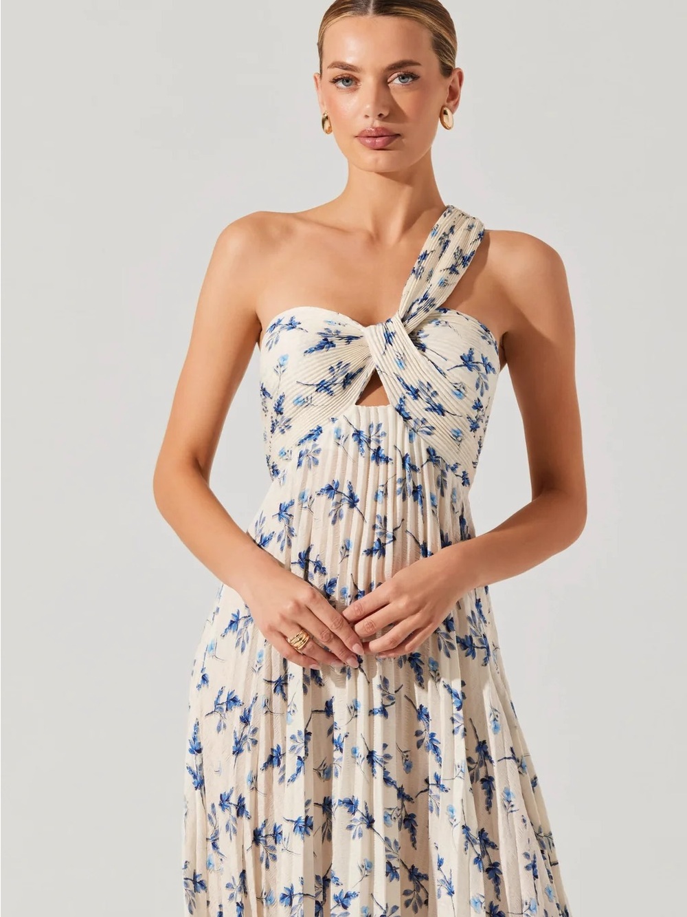 ASTR One-Shoulder Cream Maxi Dress with Blue Floral Print Victoria Secret - Picture 3 of 5